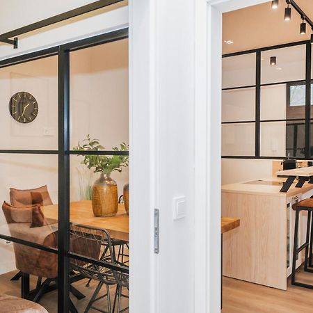 S331 - Luxurious Two Bedroom Duplex Apartment In Κολωνία Εξωτερικό φωτογραφία