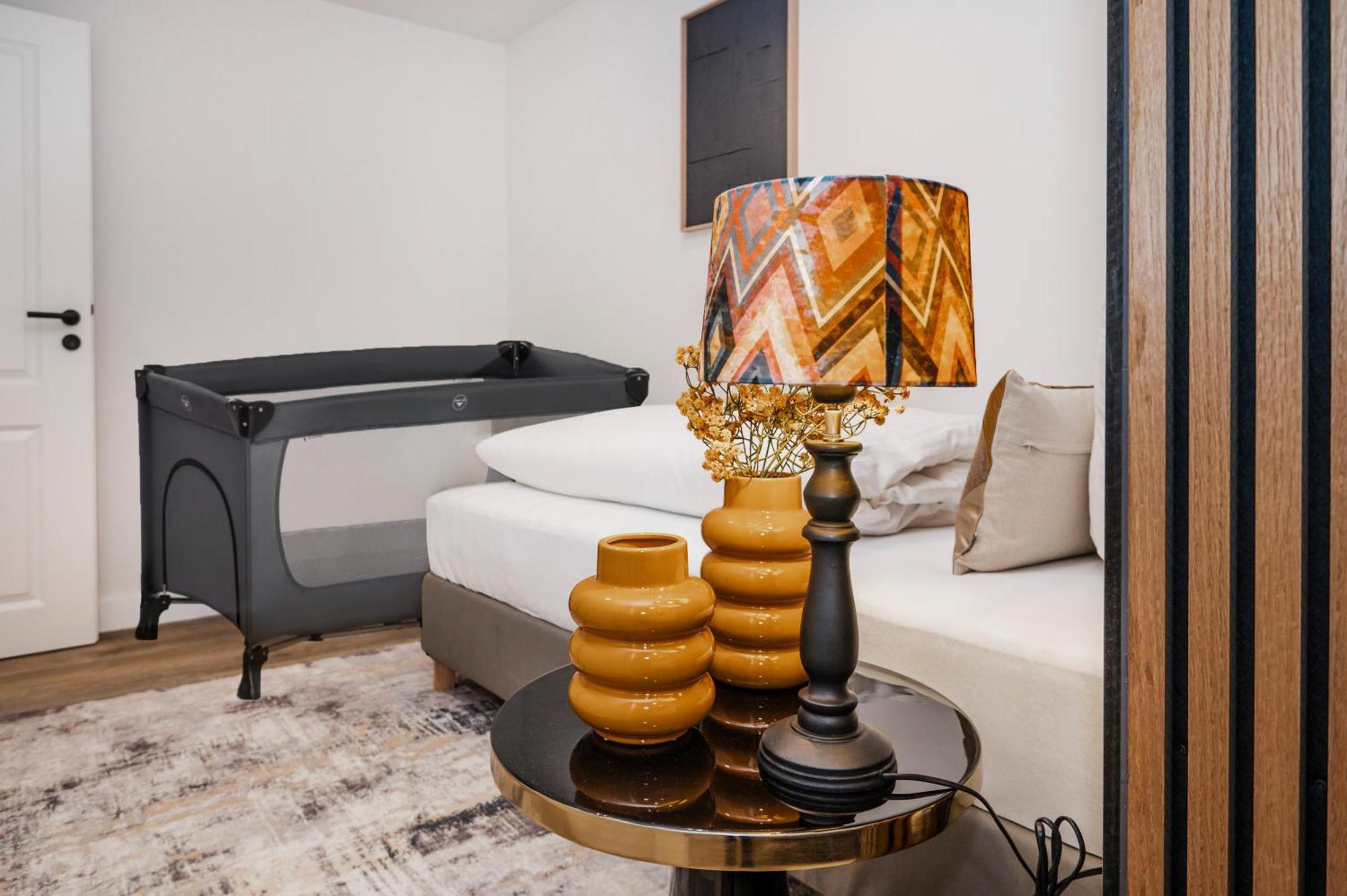 S331 - Luxurious Two Bedroom Duplex Apartment In Κολωνία Εξωτερικό φωτογραφία