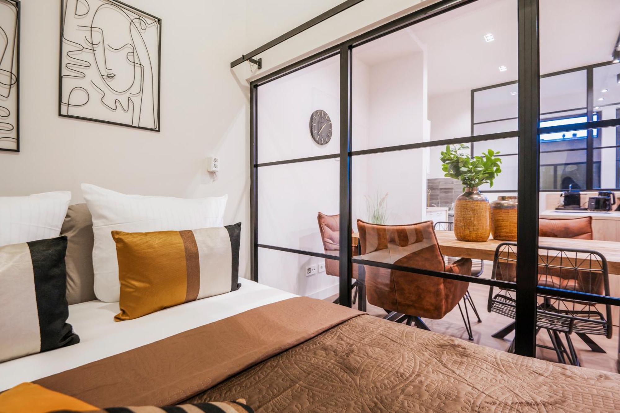 S331 - Luxurious Two Bedroom Duplex Apartment In Κολωνία Εξωτερικό φωτογραφία