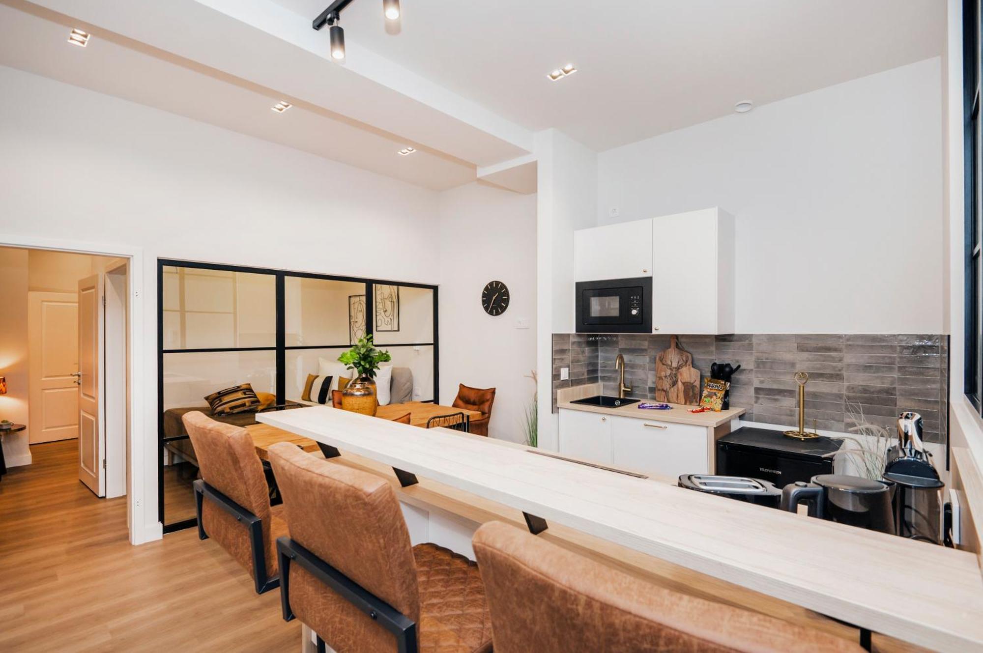 S331 - Luxurious Two Bedroom Duplex Apartment In Κολωνία Εξωτερικό φωτογραφία